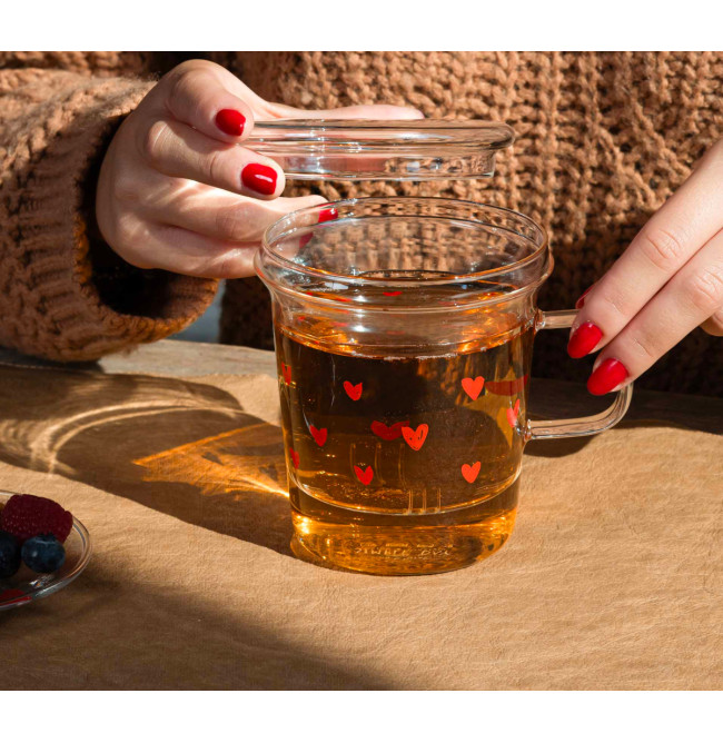 MUG CON INFUSO "CUORI ROSSI"