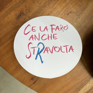 SPECCHIO DA BORSE CON LUCE "CE LA FARO' ANCHE STRAVOLTA"