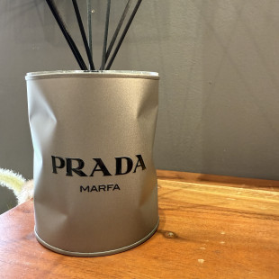 PRETTY LITTLE SCENTS - PROFUMATORE PRADA MARFA GRAFITE