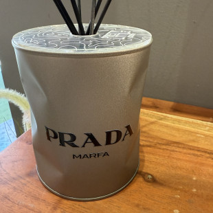 PRETTY LITTLE SCENTS - PROFUMATORE PRADA MARFA GRAFITE