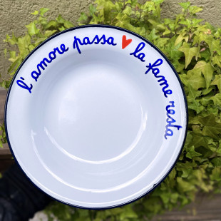 PIATTO SMALTATO "L'AMORE PASSA LA FAME RESTA"