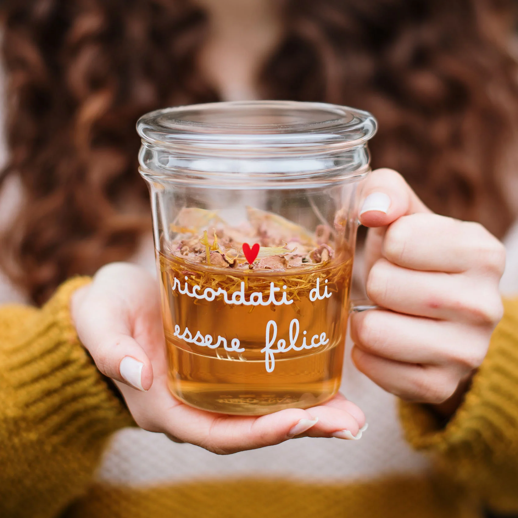 MUG CON INFUSORE "RICORDATI DI ESSERE FELICE"