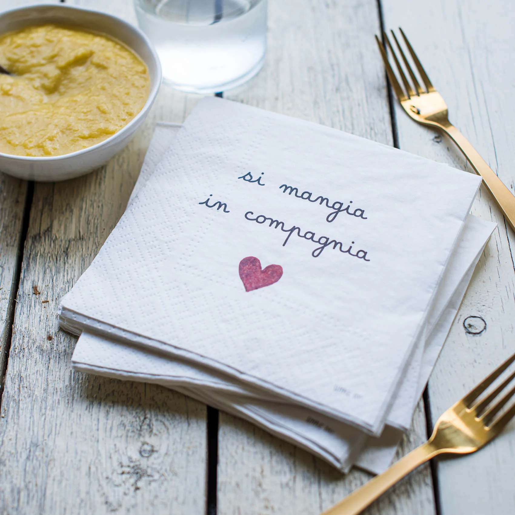 SET 20 TOVAGLIOLI CARTA "SI MANGIA IN COMPAGNIA" - immagine 2