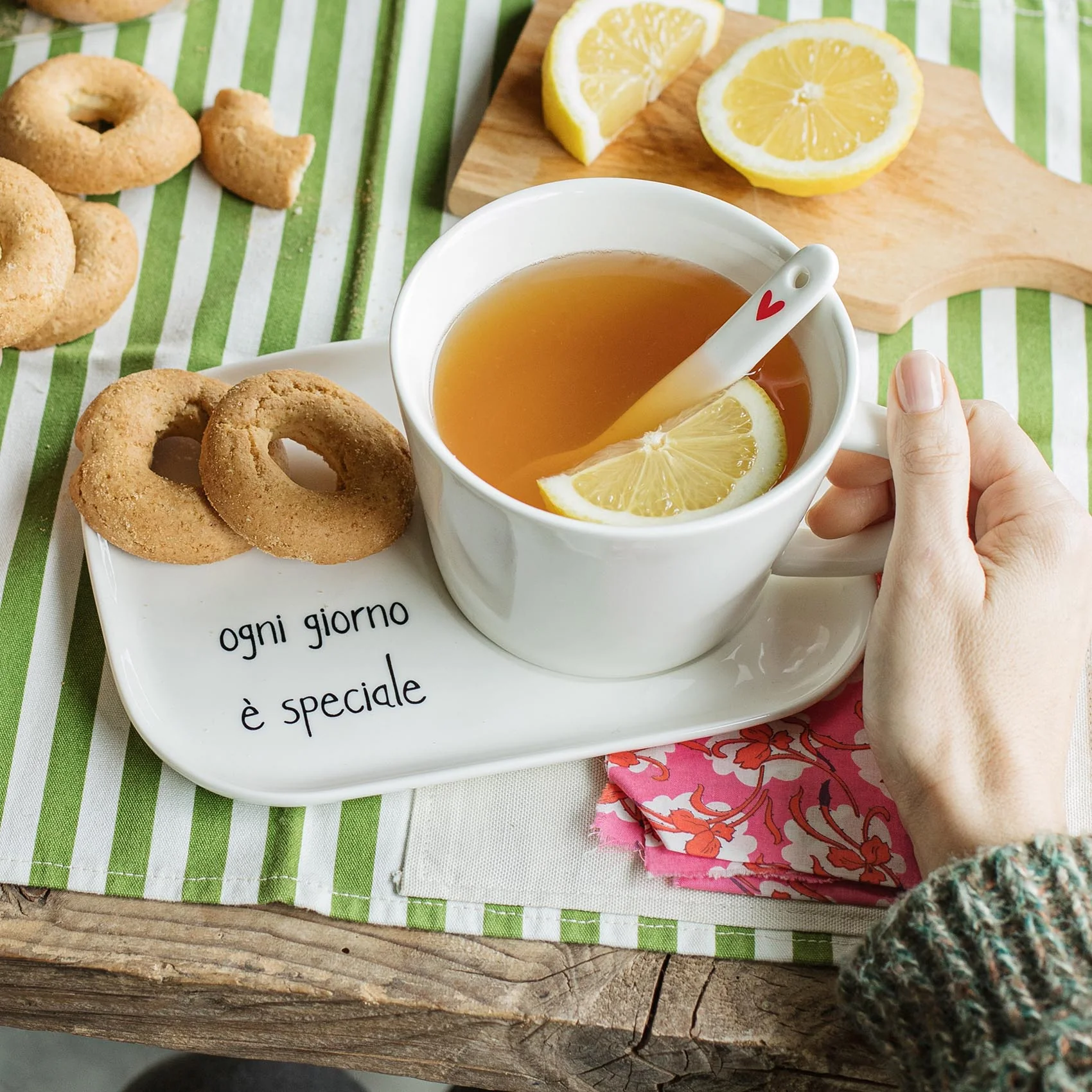 PIATTO PER TAZZA COLAZIONE " OGNI GIORNO E' SPECIALE"