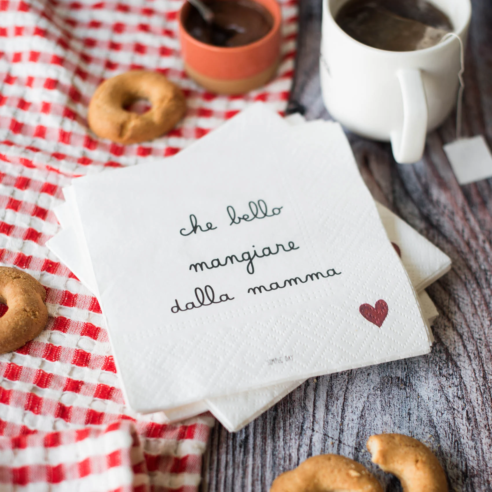 SET 20 TOVAGLIOLI CARTA "CHE BELLO MANGIARE DALLA MAMMA"